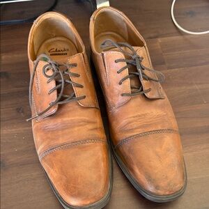 Clarks Men's Tan Leather Oxfords